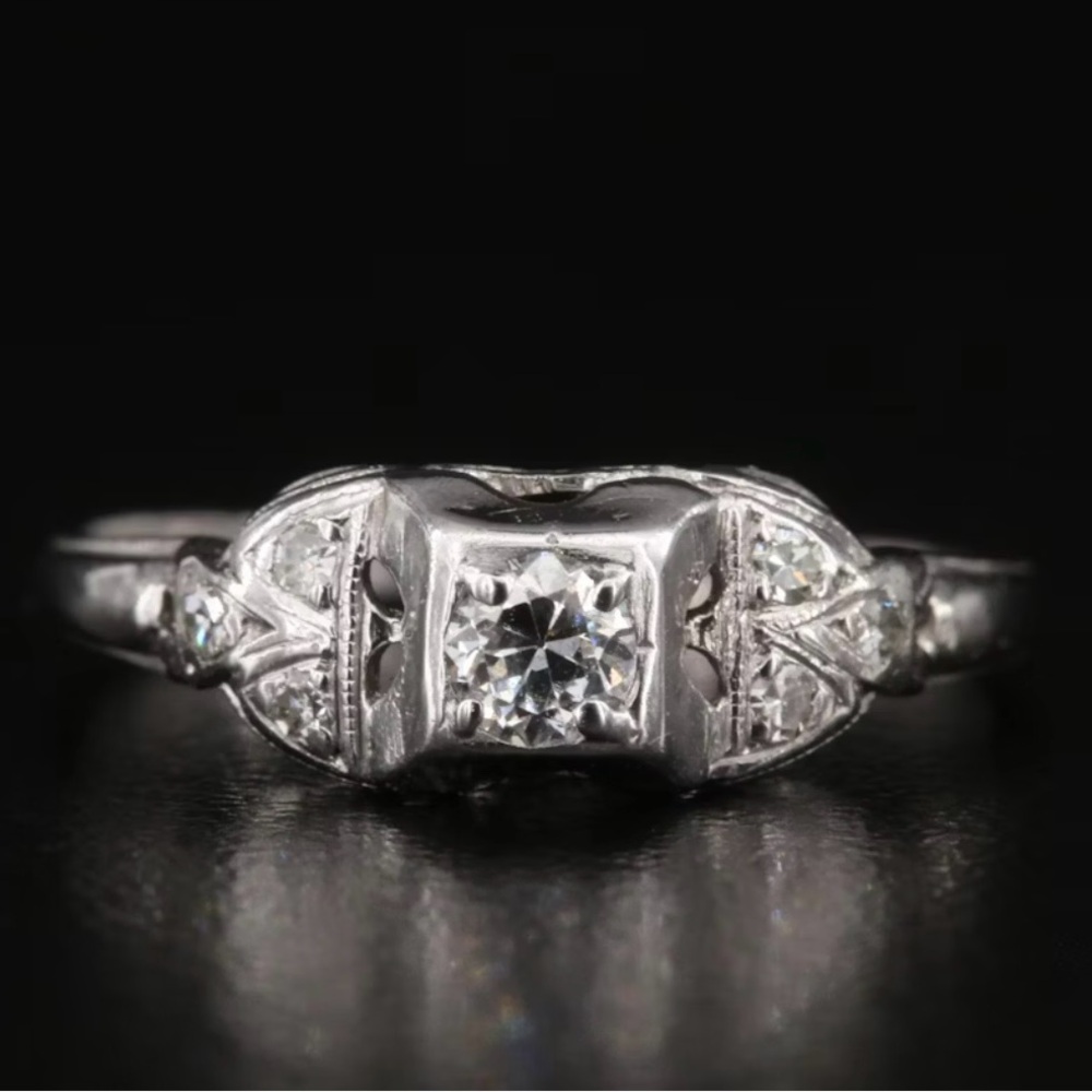 Antique Platinum .24 CTW Genuine Diamond Ring Size 6.25 Total Weight 3g